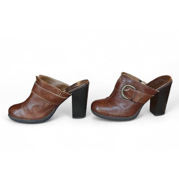 B.O.C. Women’s Brown Leather Heeled Clogs Mules Slip On Brass Buckle Size 7 - Picture 2 of 8